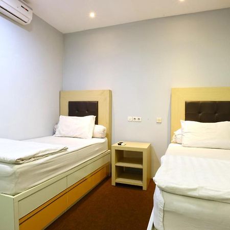 Oranje Gasthuis Hotel Surabaya Kültér fotó