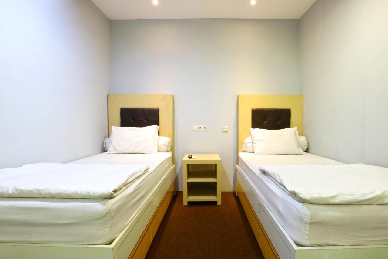 Oranje Gasthuis Hotel Surabaya Kültér fotó