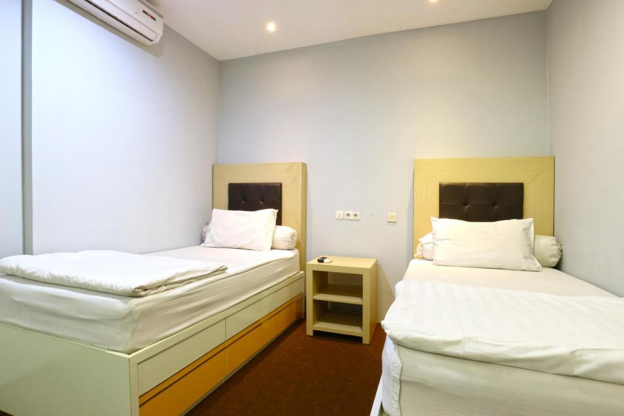 Oranje Gasthuis Hotel Surabaya Kültér fotó