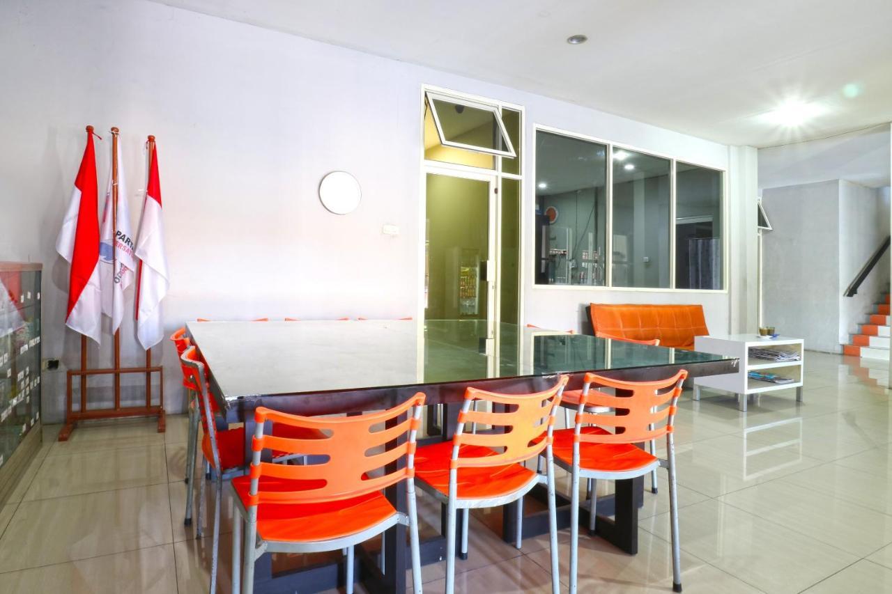 Oranje Gasthuis Hotel Surabaya Kültér fotó