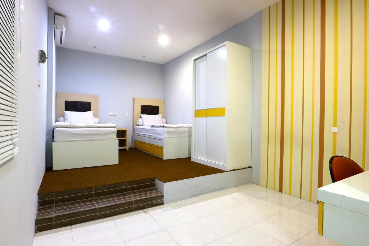 Oranje Gasthuis Hotel Surabaya Kültér fotó